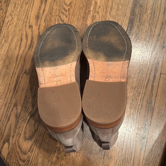 Clarks Men's Clarkdale Gobi Chelsea Boot, Taupe Suede, Size 11 - Picture 8 of 9